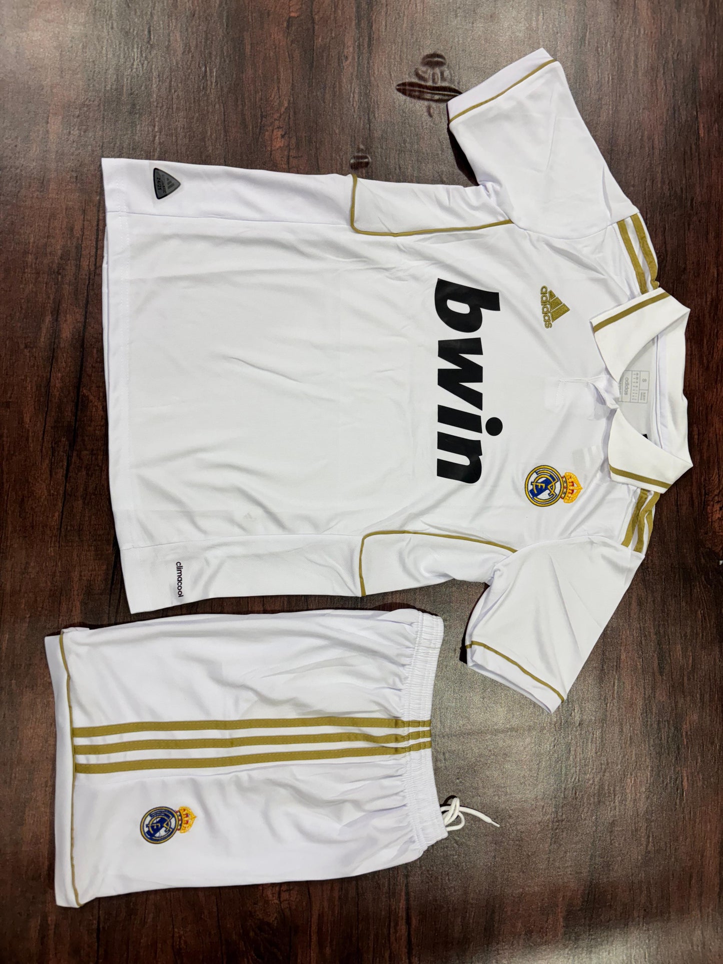 Real Madrid 2011-12 Retro Home Jersey with Shorts